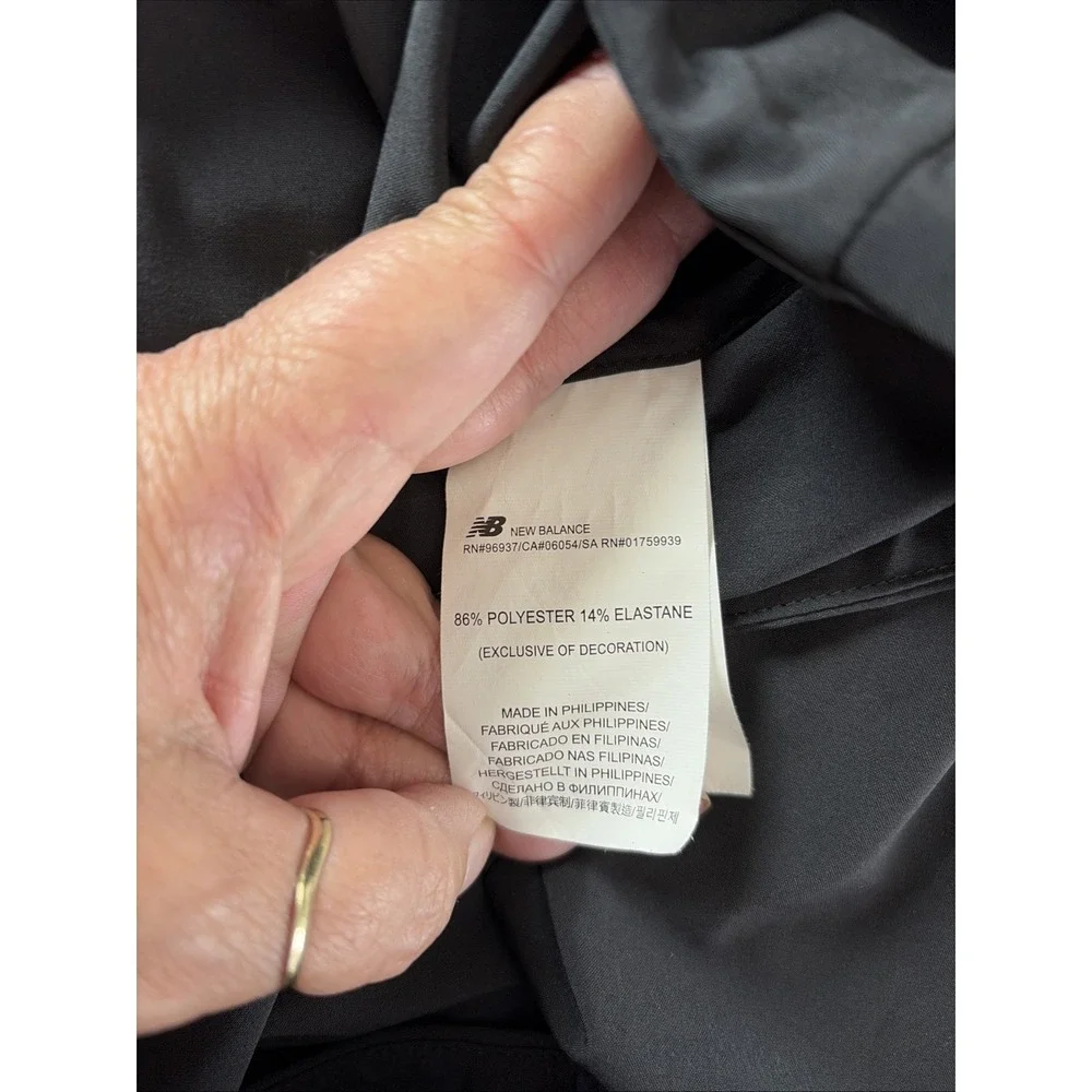 New Balance Beacon Vest (M) Black Athleisure Form Fitting Preppy Classic‎ Lines